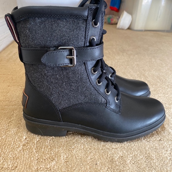 Great combat Kesey Ugg boots. So good for any season and and any occasion! - Picture 4 of 8